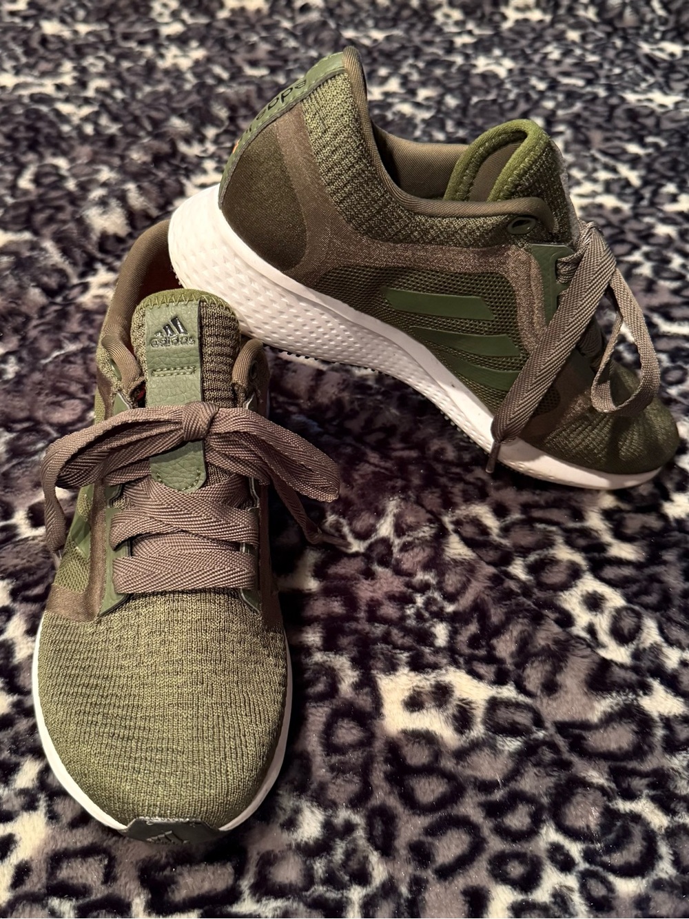Adidas edgelux women’s sneakers - size 5 - olive green